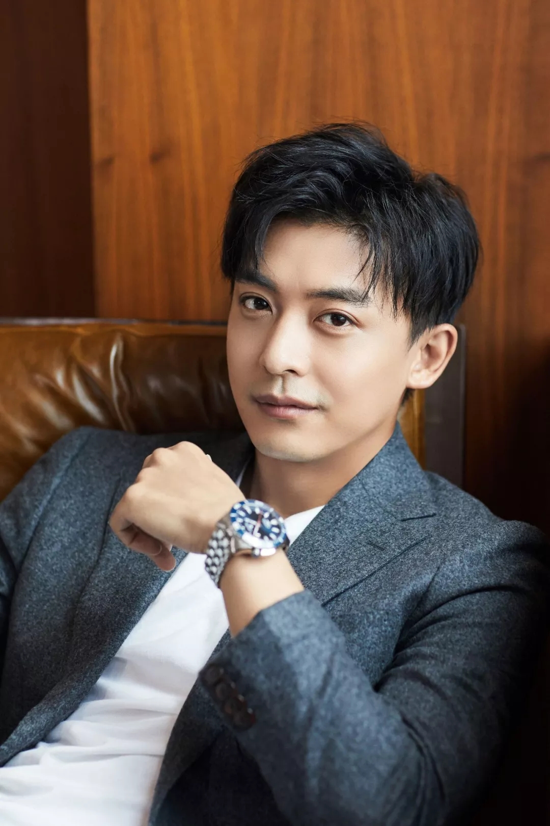 9月15日,古尊表携热剧《合伙人》主演李佳航先生在长春百货大楼发布